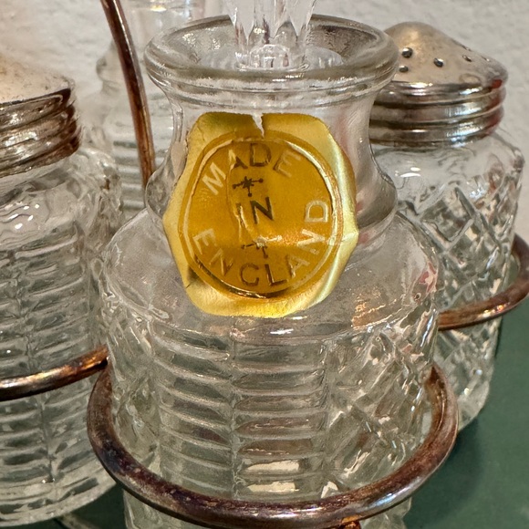 Vintage Sheffield Glass Cruet Set Oil, Vinegar, Salt & Pepper Set- 5 Pieces - Picture 4 of 14
